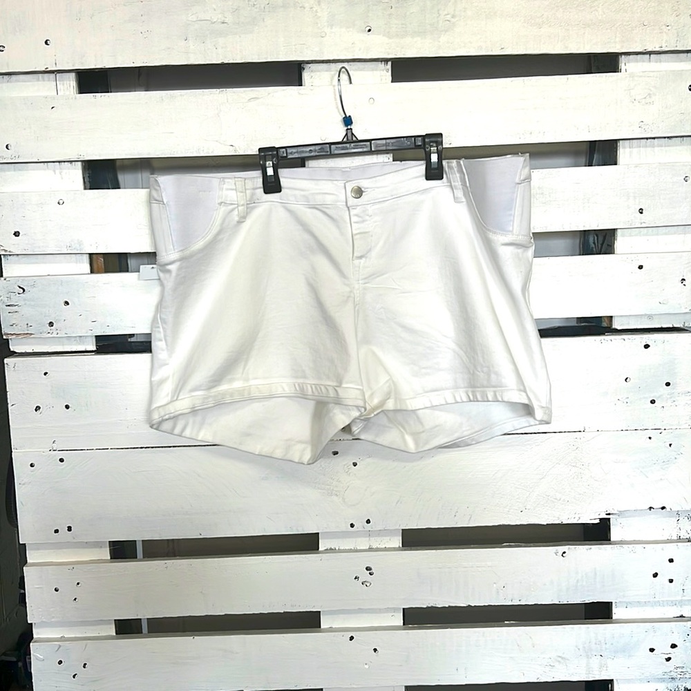 Liz Lange Maternity Shorts